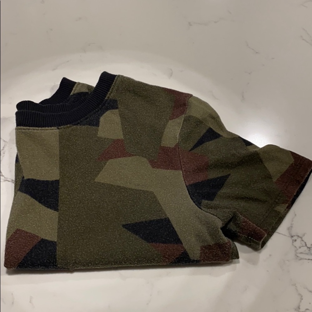 camo crop top